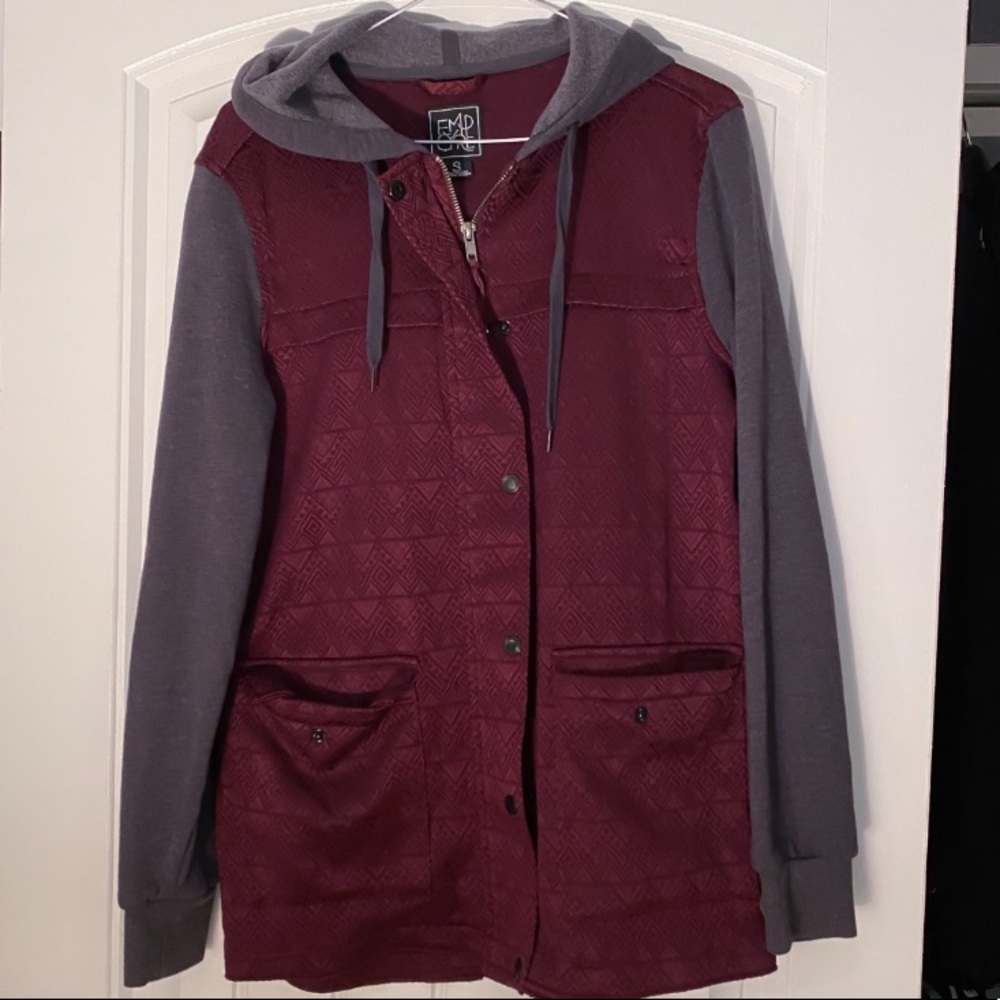 🖤Like New!! Empyre Maroon and Gray Jacket w/ Hood